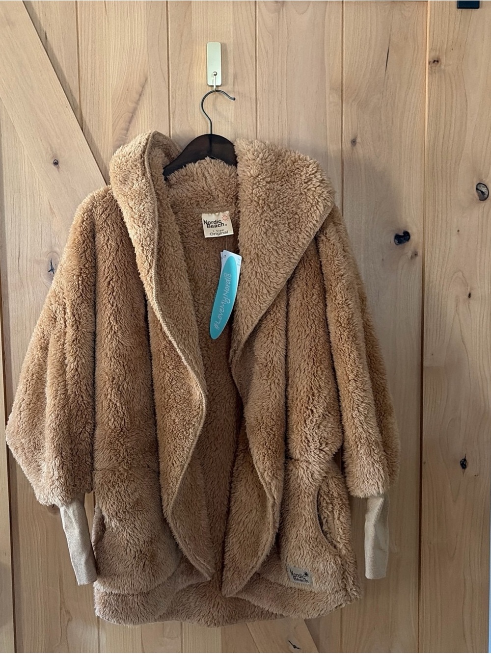 Nordic Beach Fluffy Frappe Body Wrap Sherpa Hooded Cozy Cardigan One Size NEW